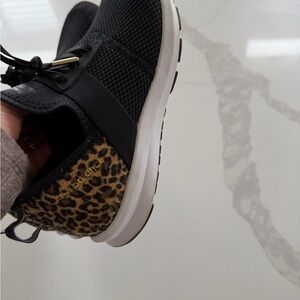 New Balance FuelCore Nergize sneakers in black with a leopard 7.5